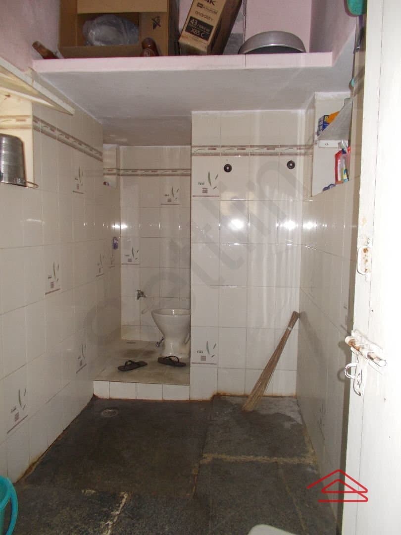 bathrooms-hQLF.jpg