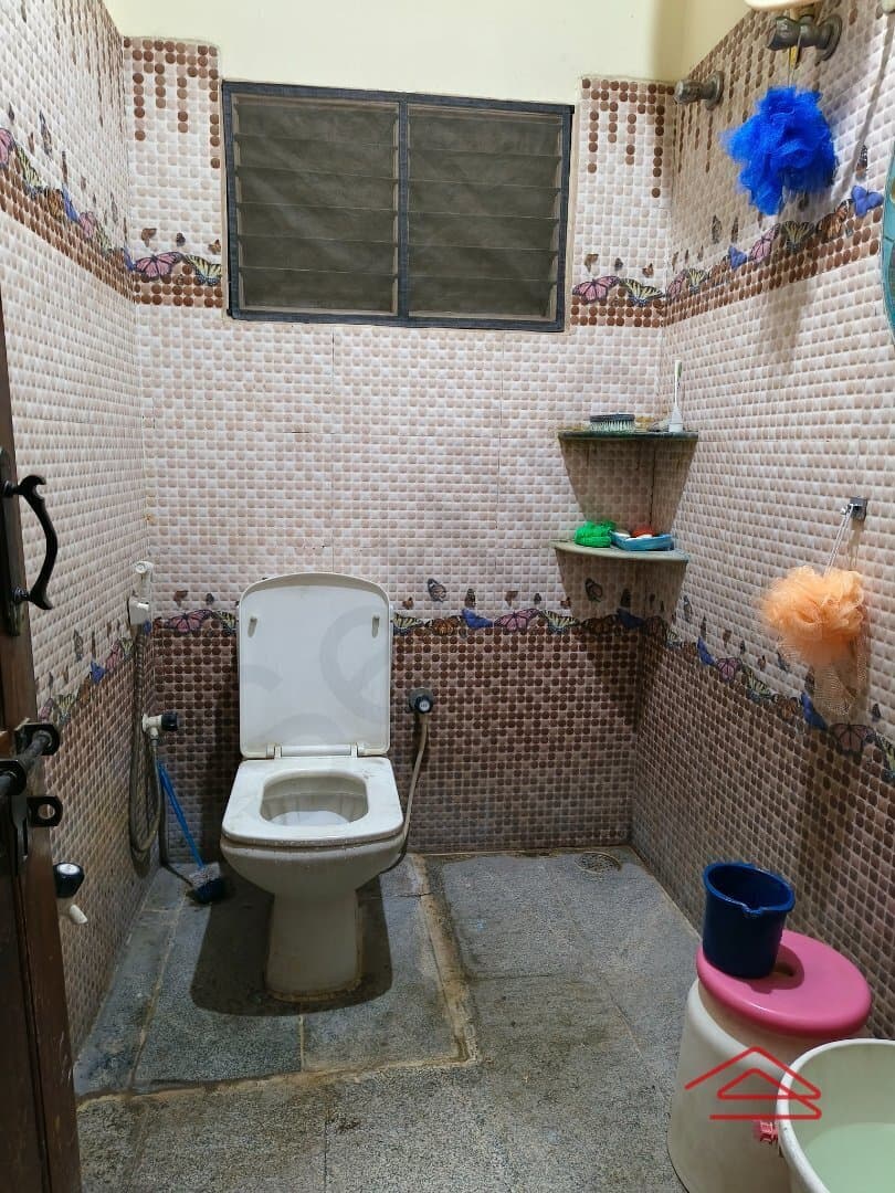bathrooms-hcAg.jpg