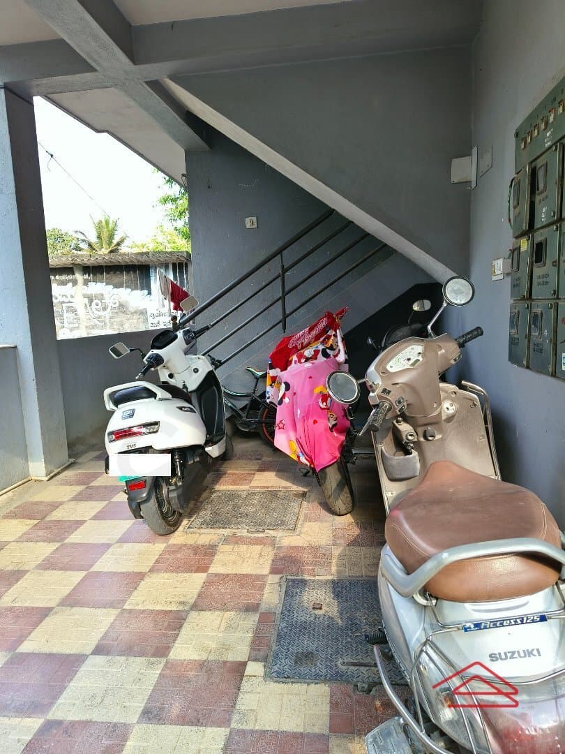 parkings-ZQx9.jpg