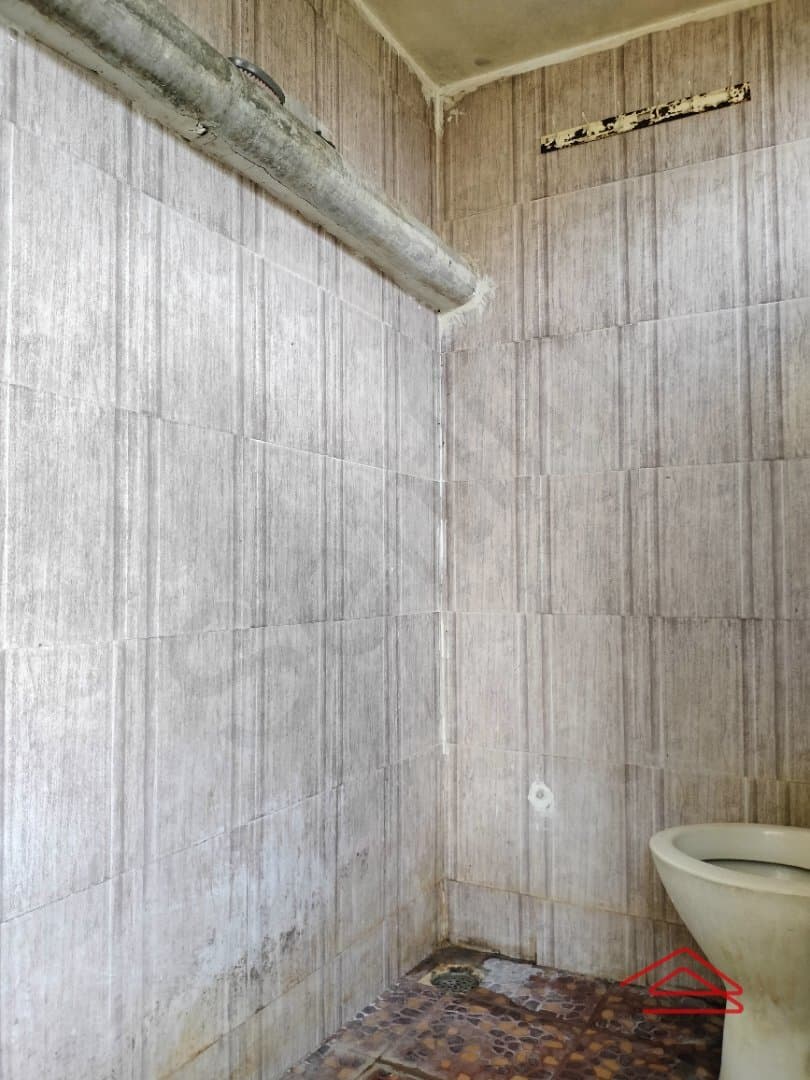 bathrooms-z8fS.jpg