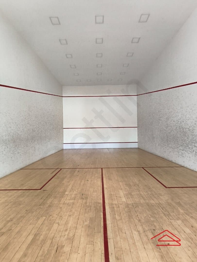 Project: SquashCourt