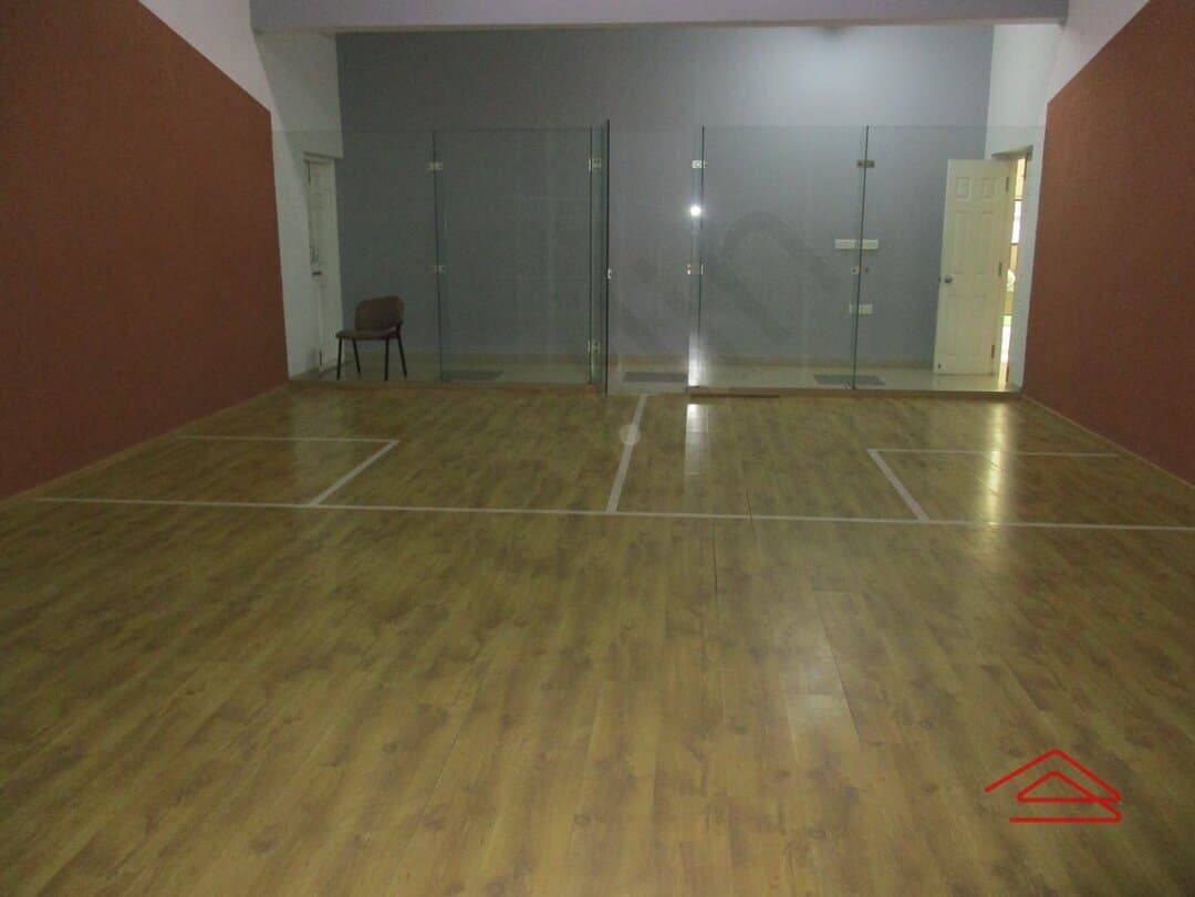 Project: SquashCourt