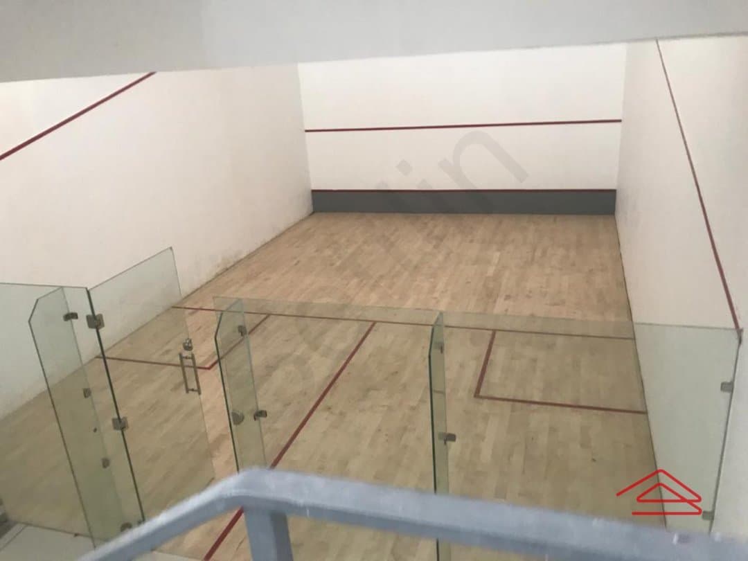 Project: SquashCourt