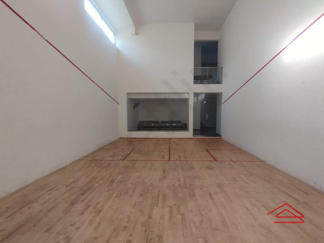 Project: SquashCourt