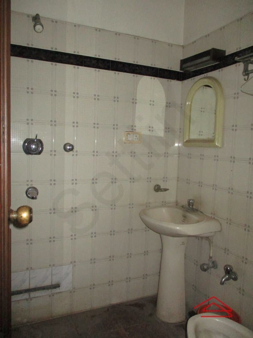 bathrooms 4