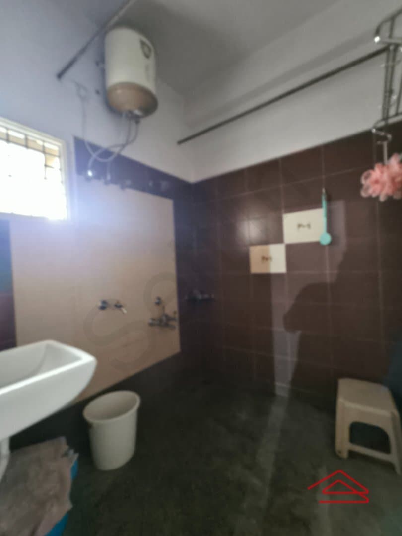 bathrooms 1