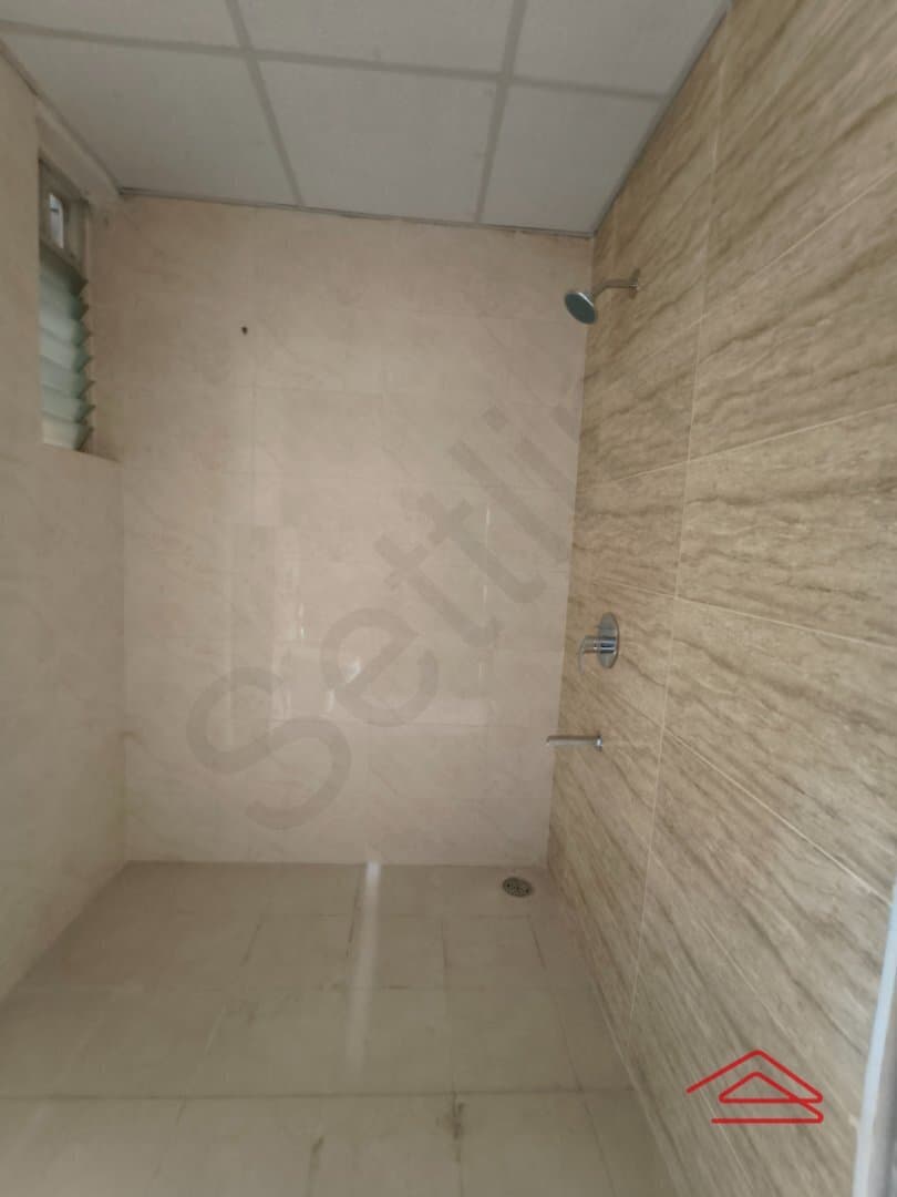 Servant Bathroom 1