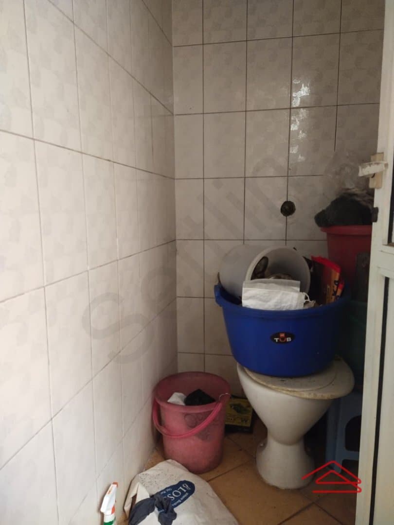 Servant Bathroom 1