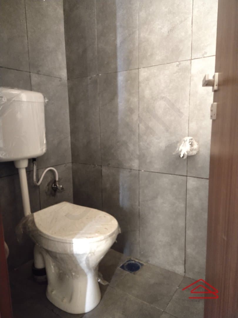 Servant Bathroom 1