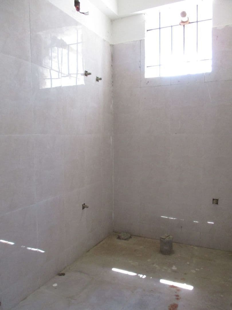 Bathroom 1(Attached)