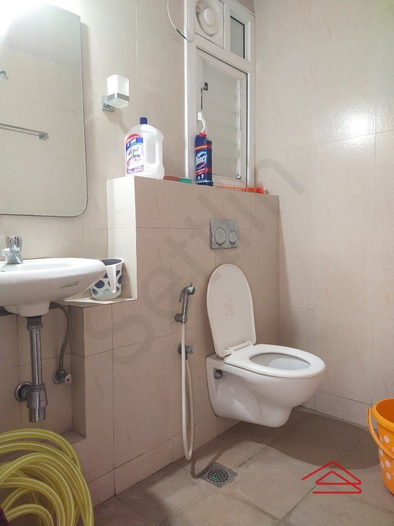 Servant Bathroom 1