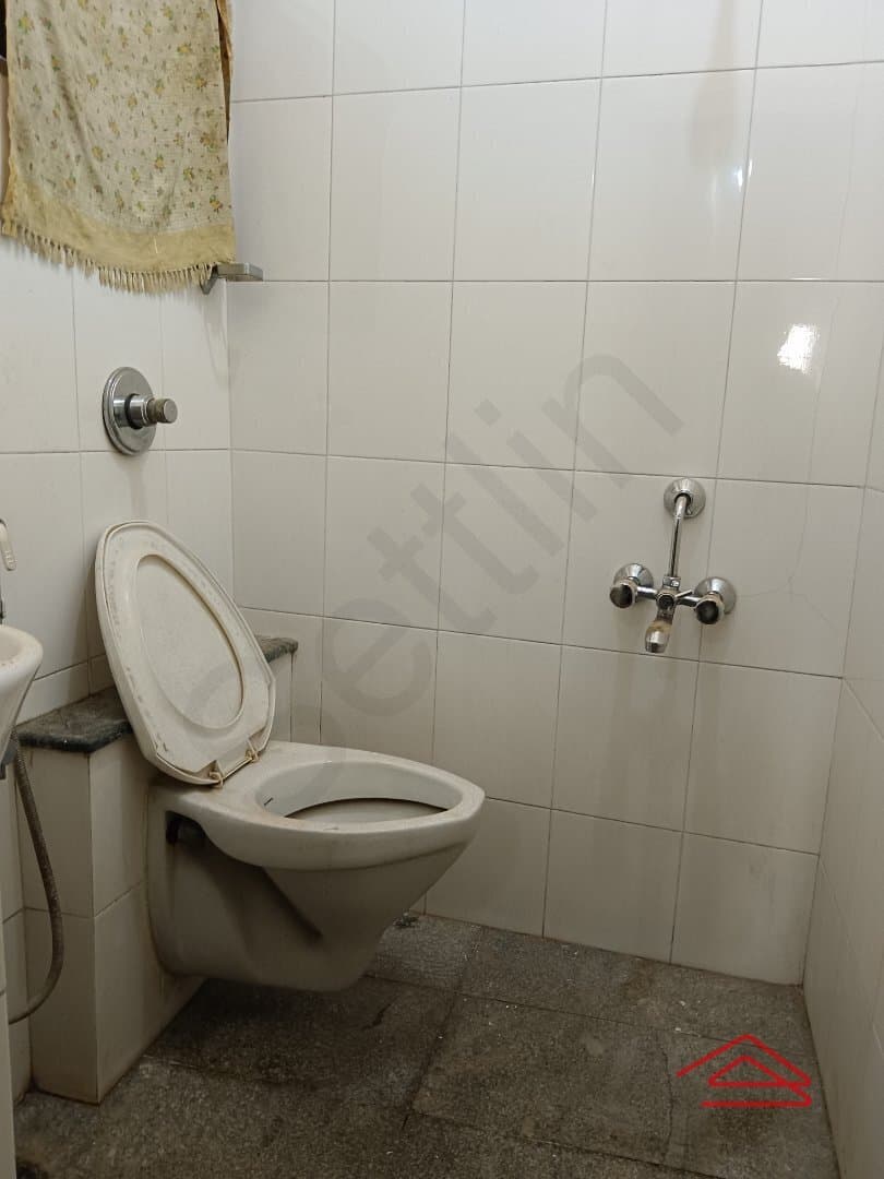 bathroom 4