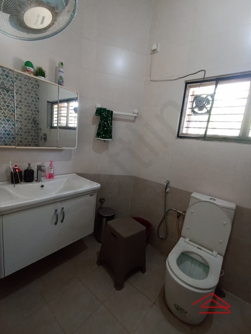 bathrooms 3