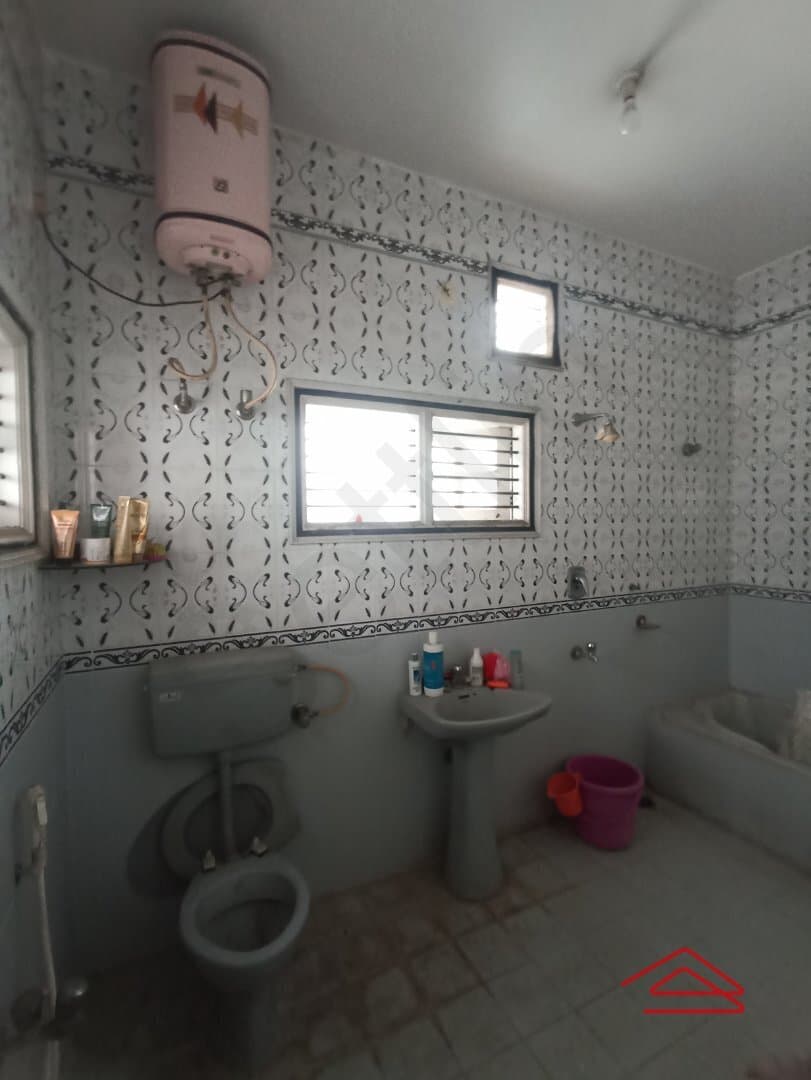 bathrooms 4
