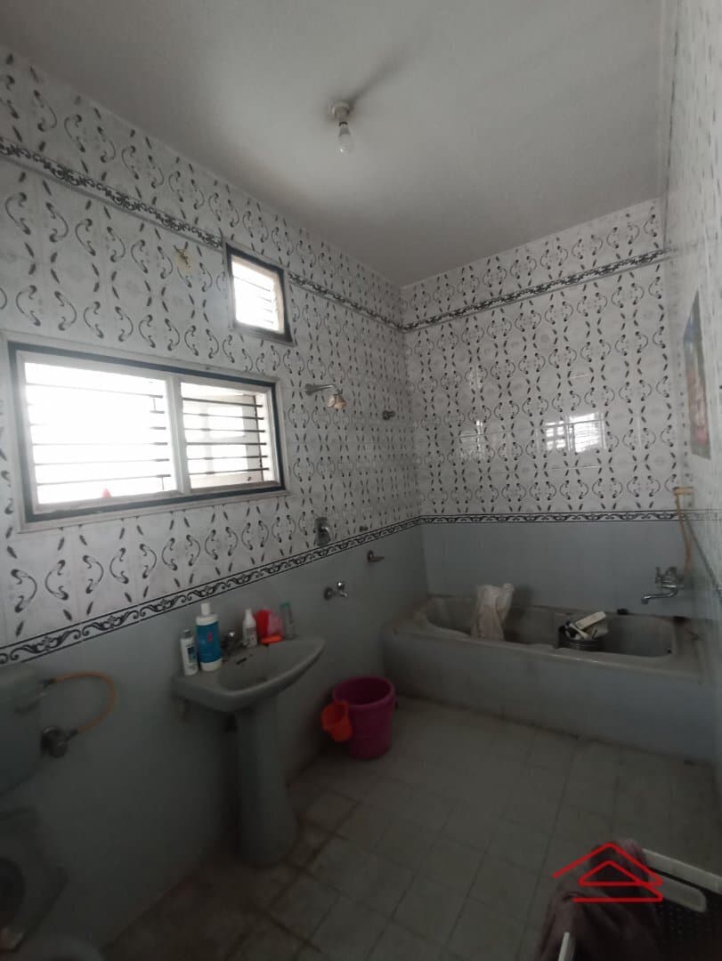 bathrooms 4