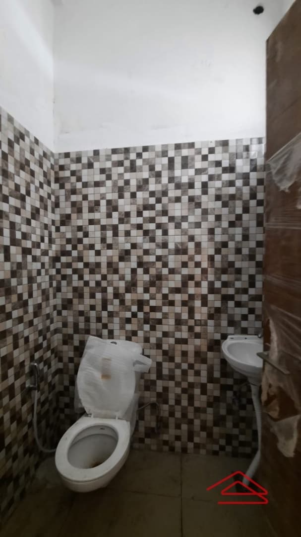 Servant Bathroom 1