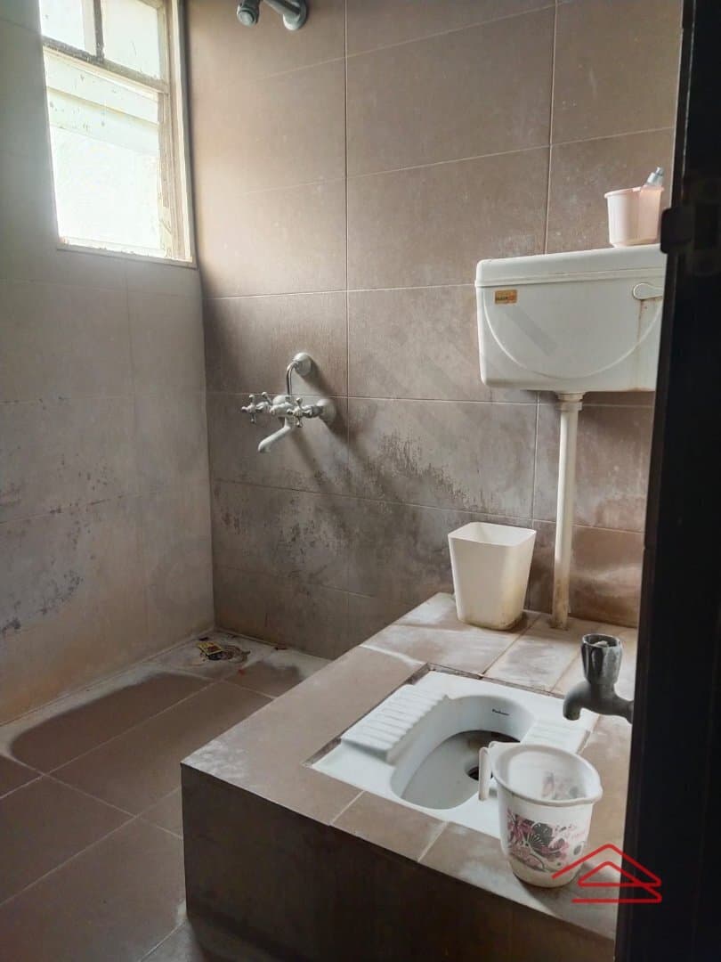 Servant Bathroom 1