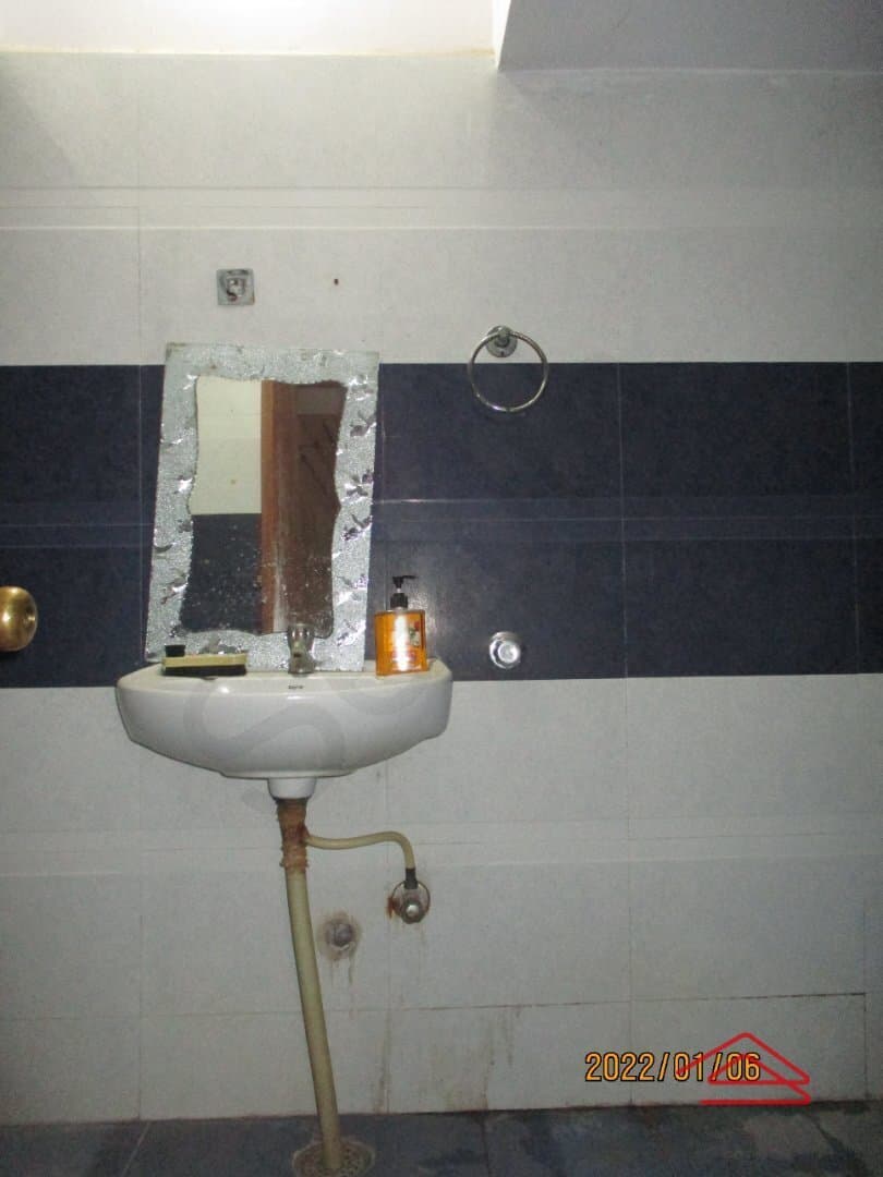 Sub Unit : bathrooms 1