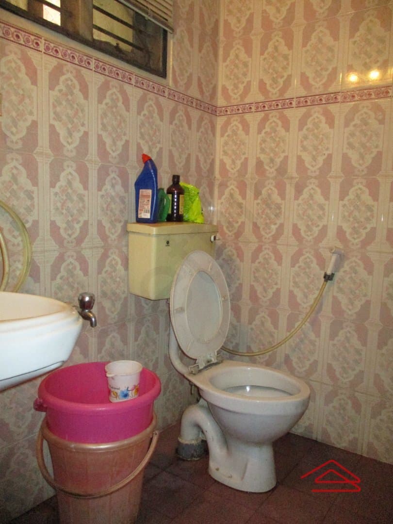 bathroom 4