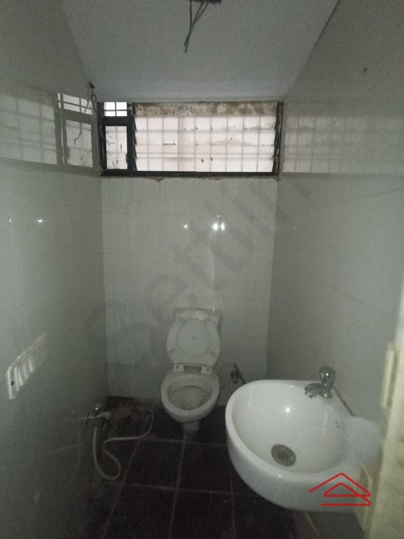 Sub Unit : bathrooms 1