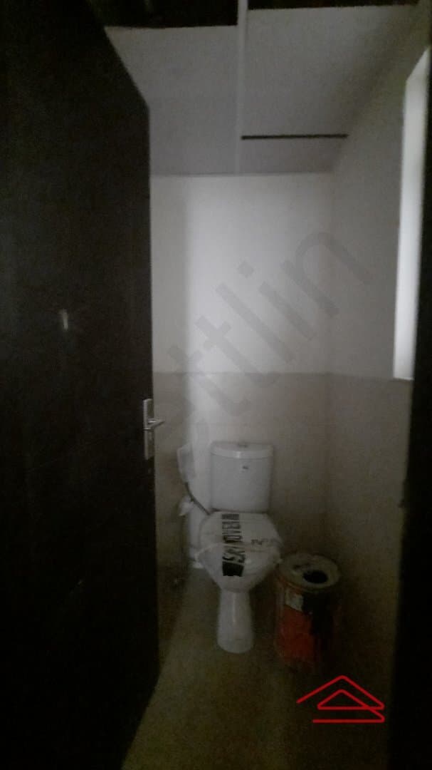 Servant Bathroom 1