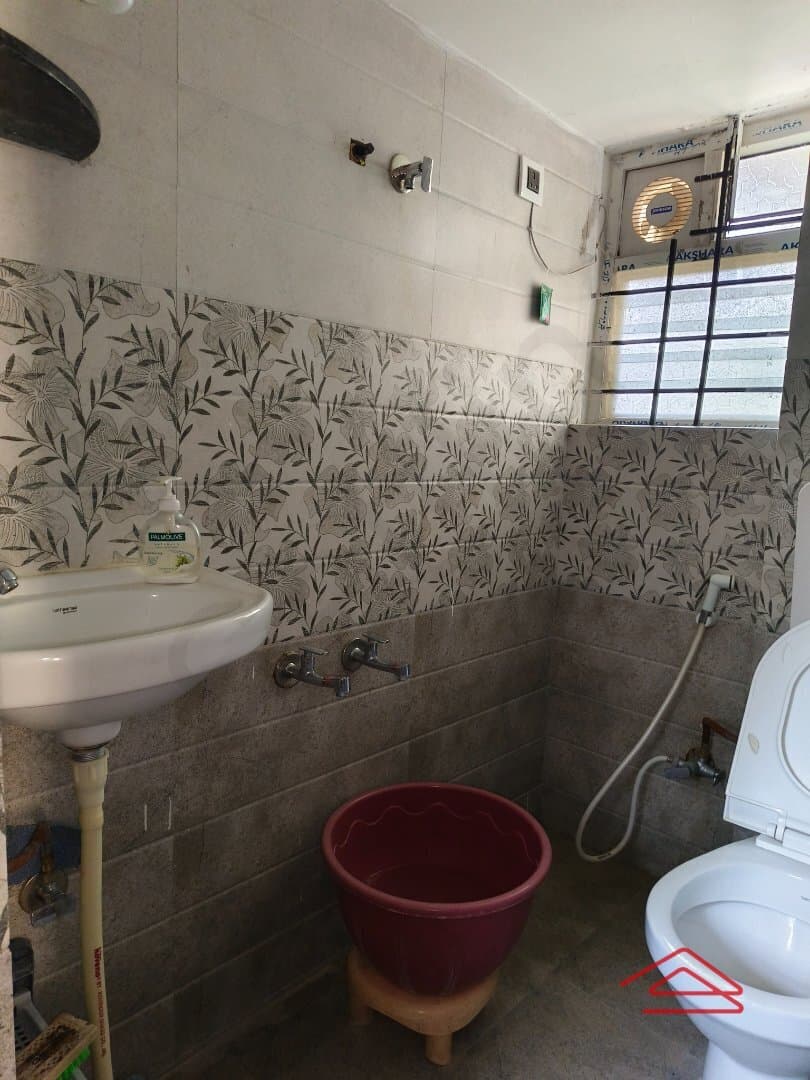 Servant Bathroom 1