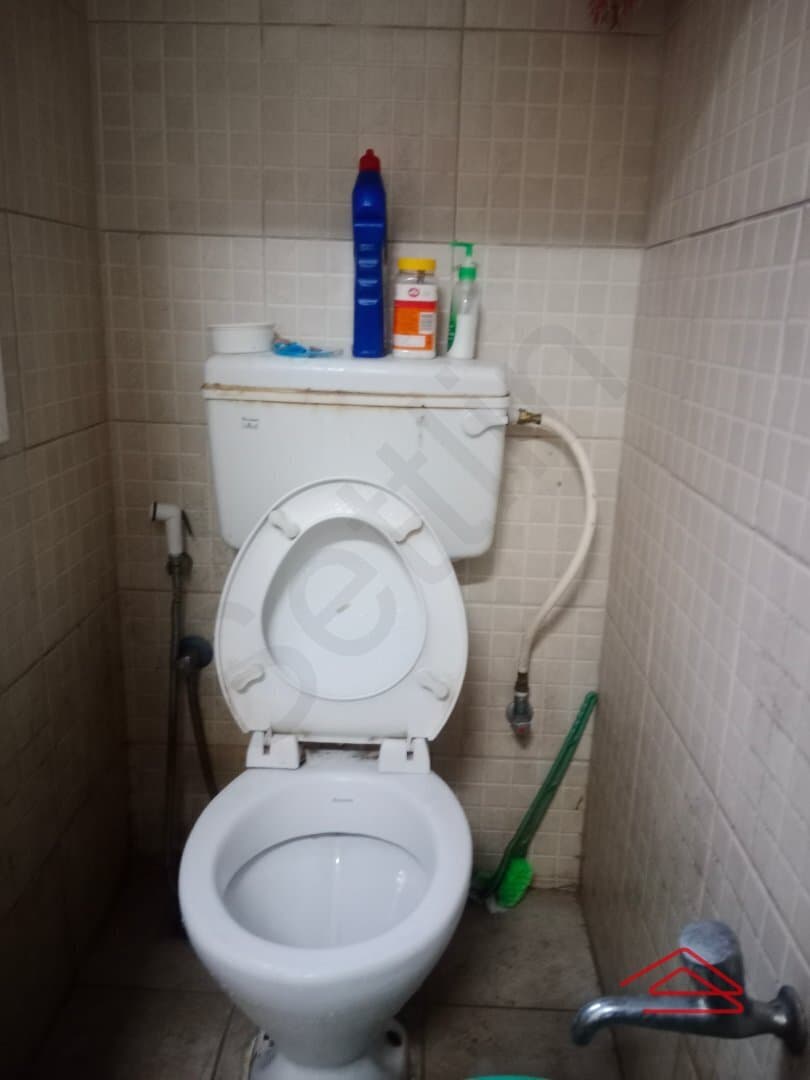 Servant Bathroom 1