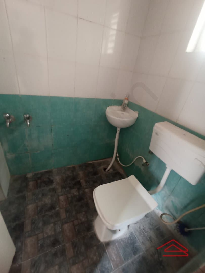 Servant Bathroom 1