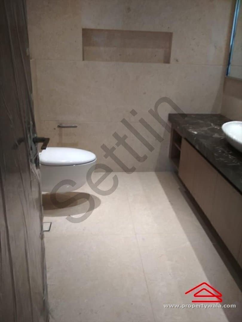 Servant Bathroom 1