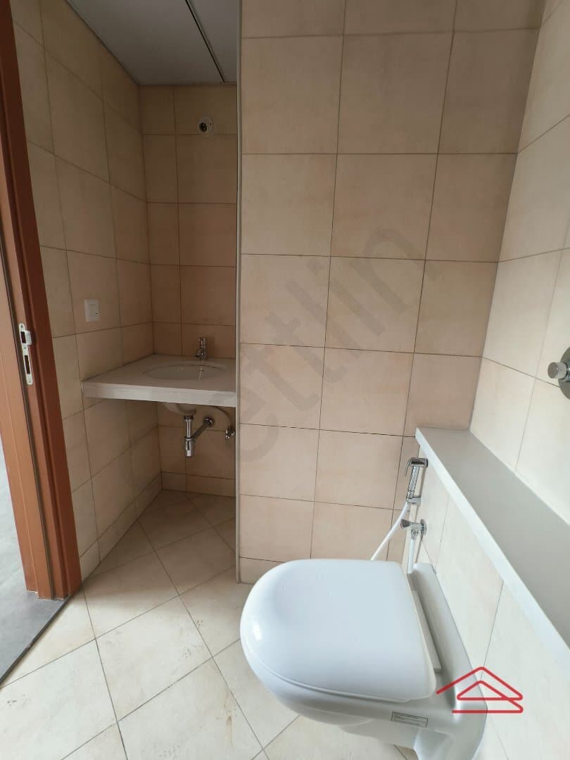 Servant Bathroom 1