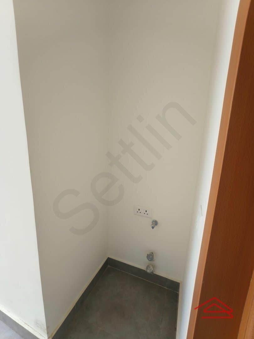 Servant Bathroom 1