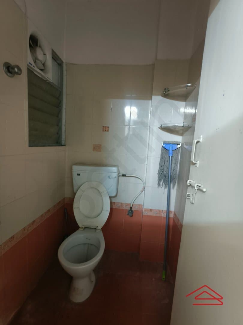 Servant Bathroom 1